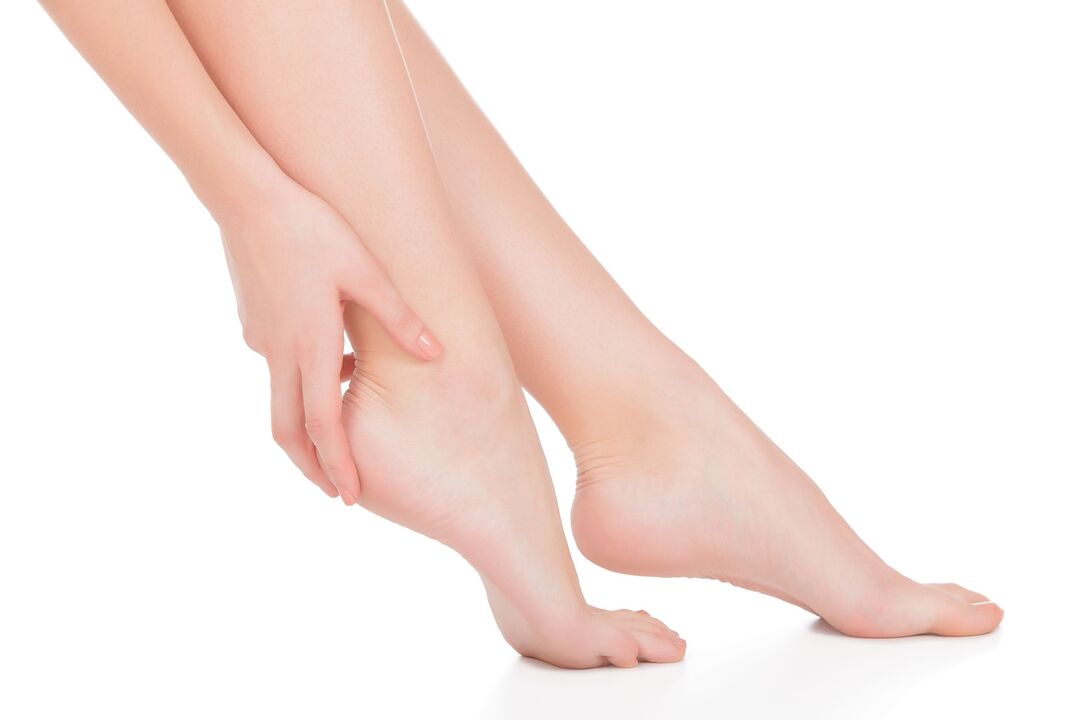 Brazos e pernas saudables despois do tratamento da crema de demyxil de cogomelos